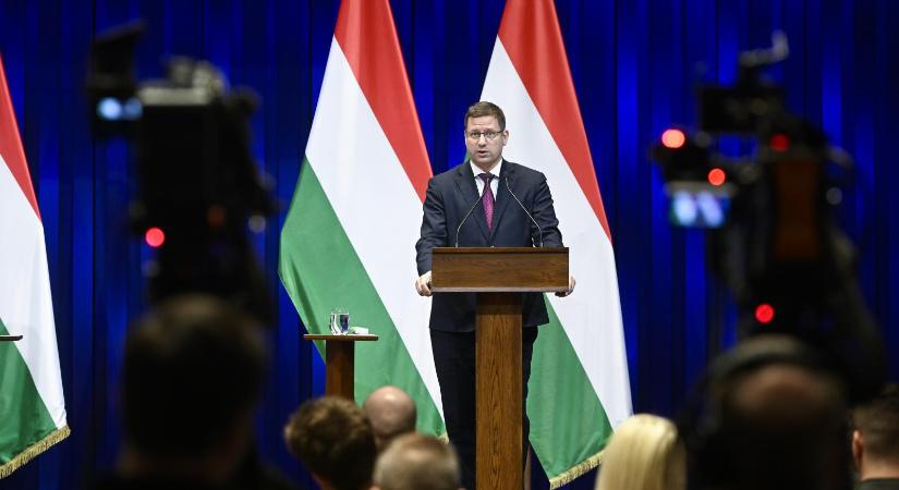 Az Orbán-kormánynak sikerül úgy korlátoznia magát, hogy közben a jogkörei bővülnek