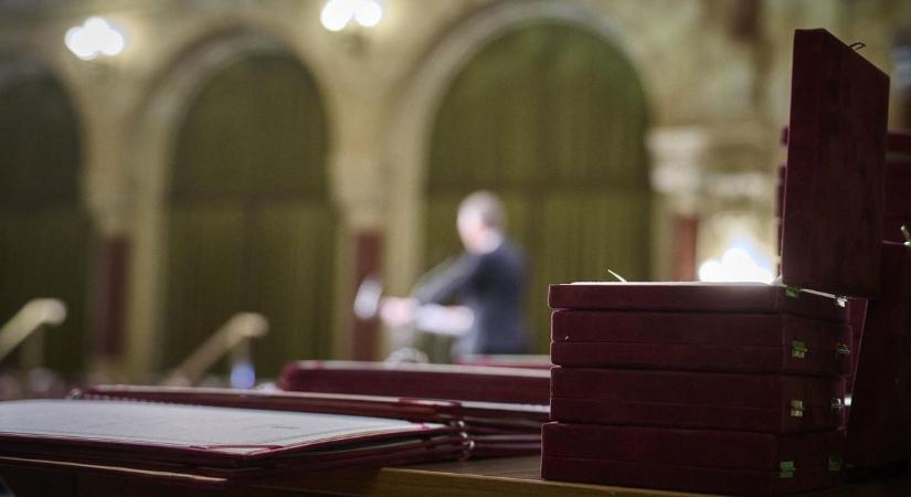 Zsuffa Tünde rangos irodalmi díjat kapott