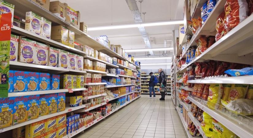 Ingyen osztogatja az ételt a Tesco – ez áll a döntés hátterében