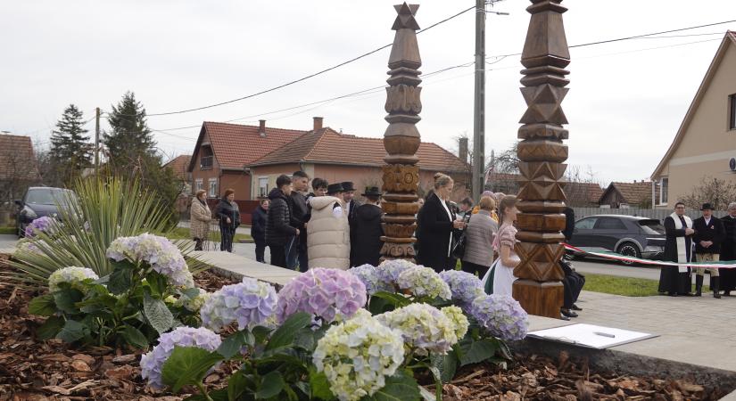 A hősökre emlékeztek, és teret avattak Biharkeresztesen