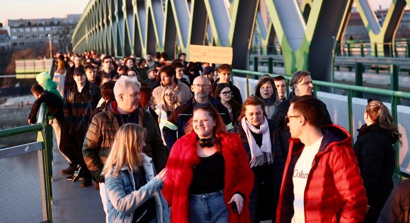 Tudják, ki volt a késes támadó a pozsonyi Šafárik téren, a rendőrség gyanúsítottként kezeli