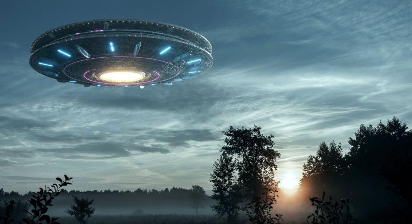 UFO-t láttak? Megmagyarázhatatlan villogó fények töltötték be az eget