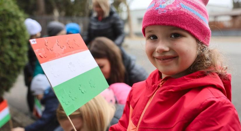 Lovas huszárok és gyerekkoncertek: így készül március 15-re a vármegye