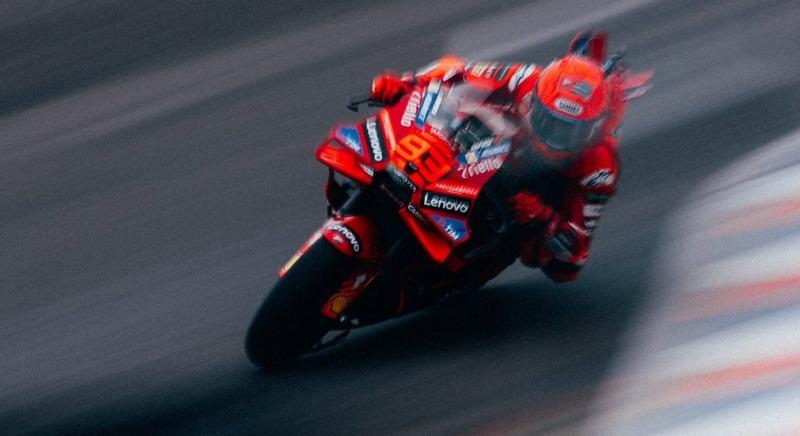 Marquez évtizedes körrekordot döntött meg, Bagnaia elesett