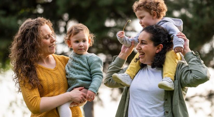 Kustár Blanka: Sisterhood vagy amit akartok