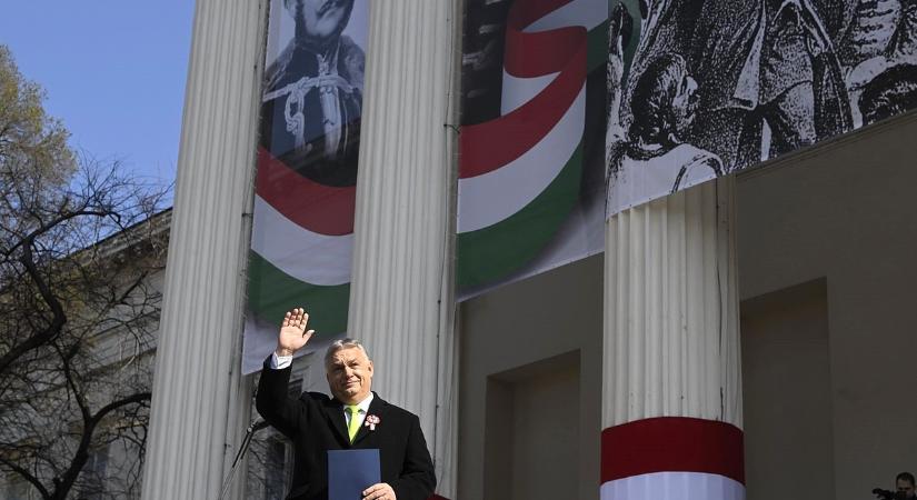 Ismét a Nemzeti Múzeum előtt szónokol Orbán Viktor