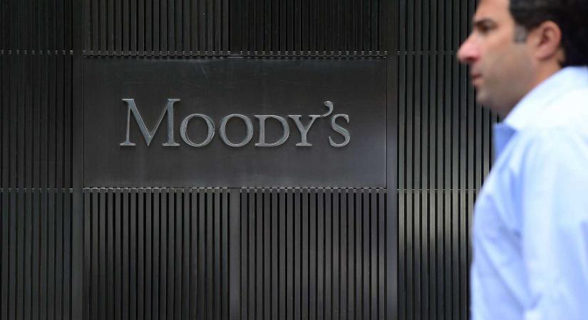 Stabilról negatívra: a Moody's-leminősítés „előszobájában” van Románia