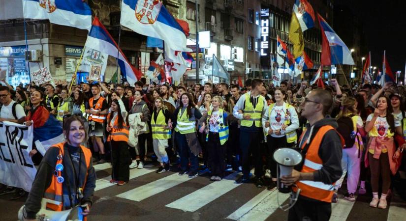 Csak a beszédek lesznek a Slavijánál, a tüntetés helyszíne marad a parlament előtti tér