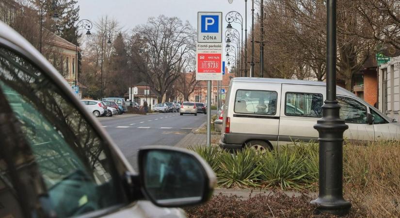 Dobd ki a jogsid, ha így parkolsz: már új szint, amit Hajdúböszörményben fotóztak!