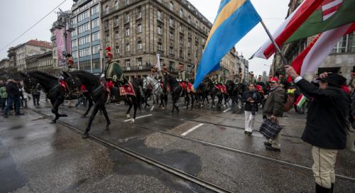 Nézze meg képeken a március 15-i ünnepséget és zászlófelvonást