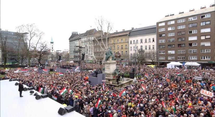 Orbán március 15-i beszéde: ünneplés helyett harcias üzenetek