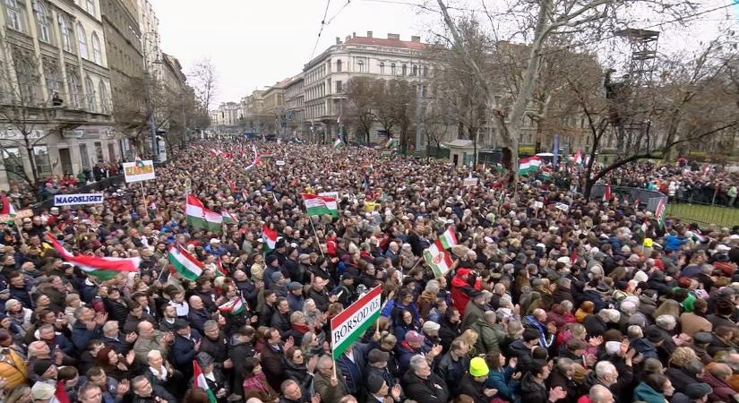 Orbán Viktor: irány a véleménynyilvánító szavazás!