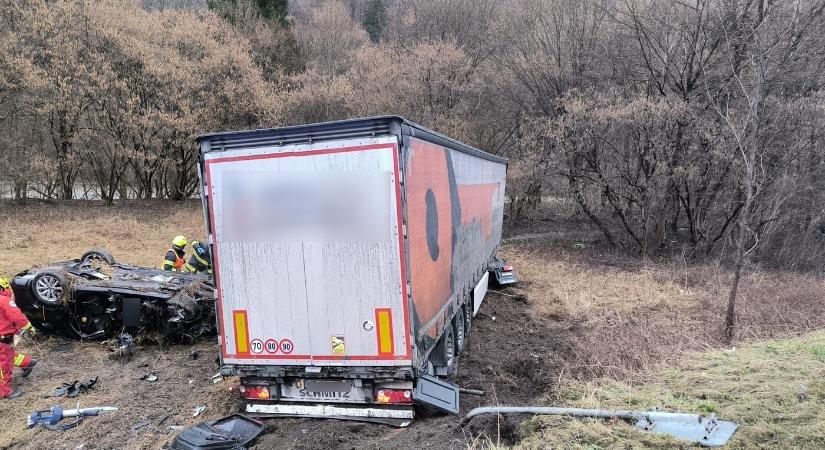 Ittas volt a kamionsofőr, aki emberéletet követelő balesetet okozott szombat reggel