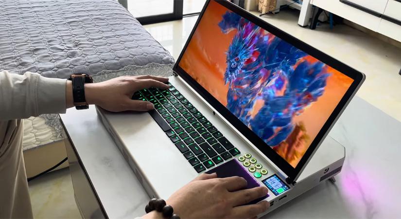 Kapaszkodj – Videón a világ első (?) vízhűtéses gamer laptopja!