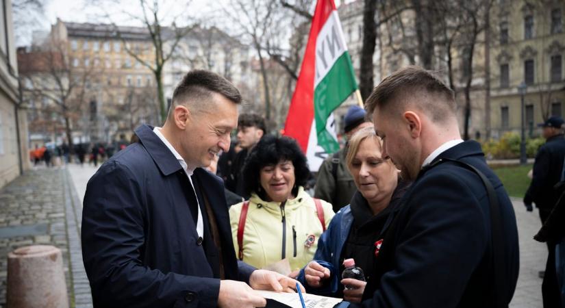 Rogán Antal és Orbán Balázs a Múzeum kertben írta alá a 12 pontot