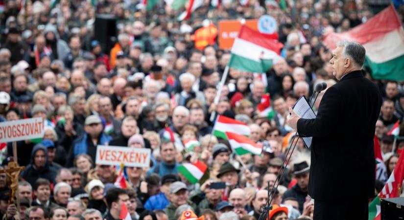 „Ugyan békére készülünk, de Orbán Viktor beszéde a háború árnyékában született”