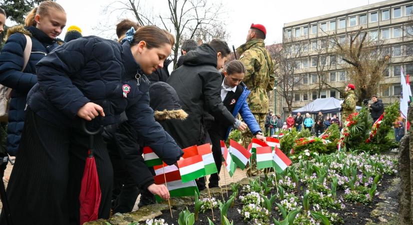 Hosszú és rögös út vezetett a forradalomig - Győrben is megemlékeztek a hősökről - fotók