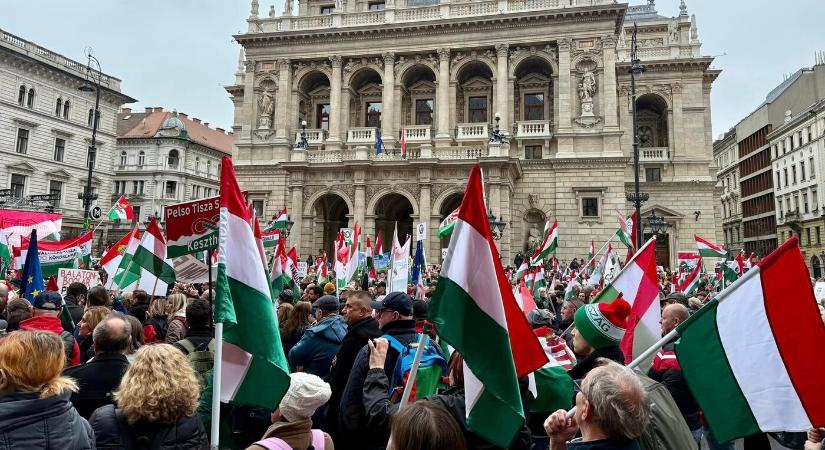 Készüljetek! – üzente híveinek Magyar Péter az Andrássy útról, majd meghirdette „Az út a börtönbe” programot