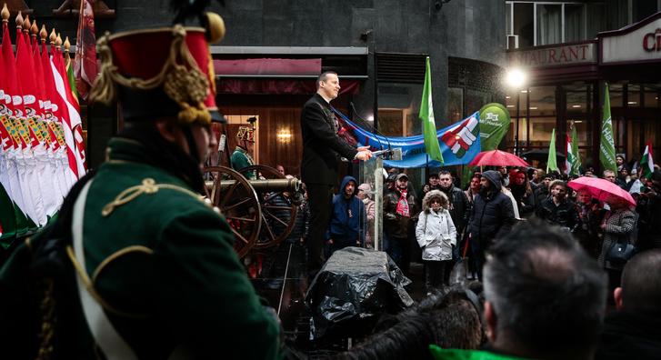 Zsírleszívás, tyúktolvajok, elszámoltatás – ünnepelt a Mi Hazánk