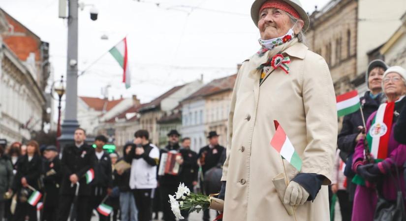 Így ünnepelnek a miskolciak: káprázatos felvételek az ünnepi menetről - fotók, videó!