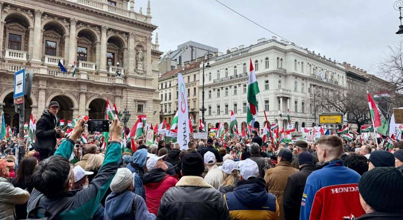 „A nemzet hangja” – Magyar Péter 12 kérdésben kéri ki a magyarok véleményét