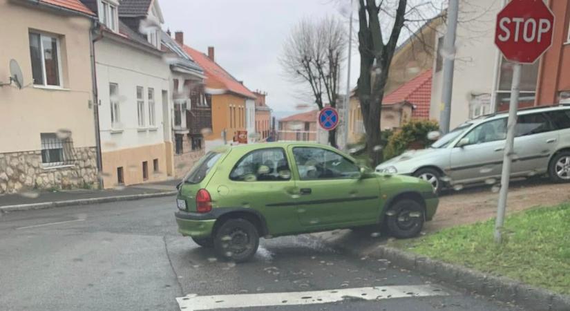 Opel Corsa szabadlábon: újabb kézifék-baki történt?