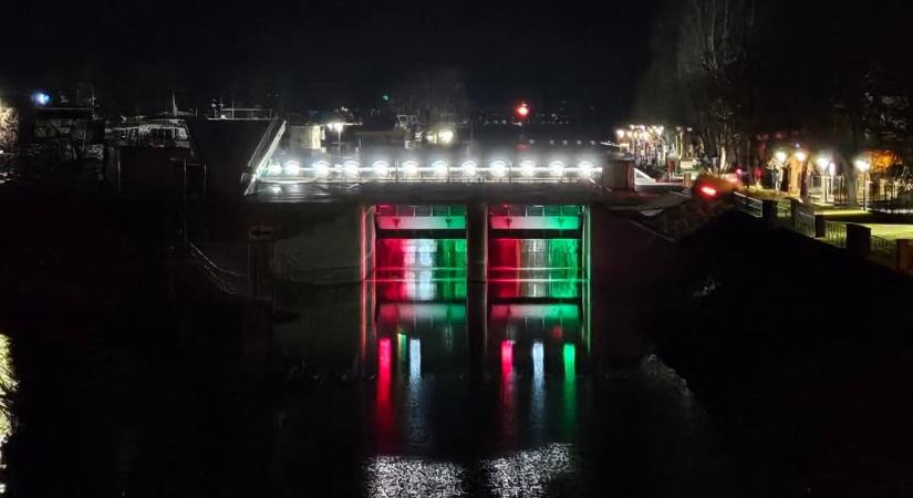 Ünnepi fényben a Sió-zsilip, újra látogatható az üzemi területe