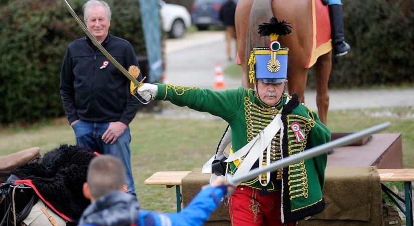 Izgalmasan ünnepeltek a katonai emlékparkban