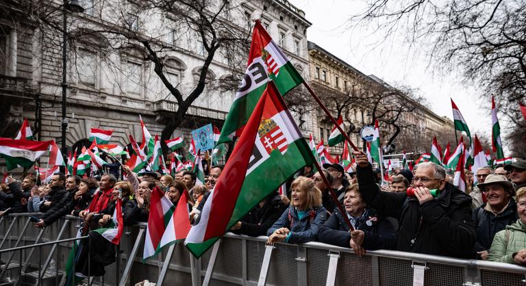 TISZÁSOK Március 15-én: Az adócsökkentés kamu, az ÁFA visszatérítés semmi, Orbán retteg