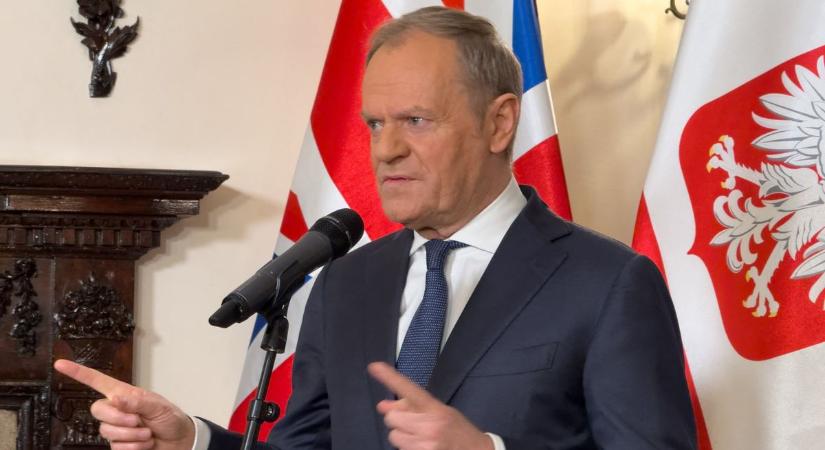 Donald Tusk saját bevallása szerint is áthágja a törvényt