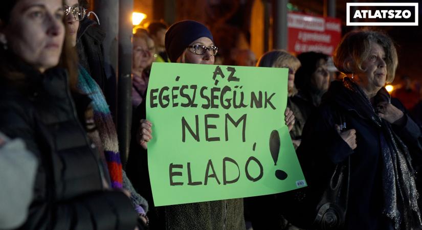 „A saját vezetőink hazudtak nekünk” – elektrolitgyár építése ellen tüntettek Szolnokon