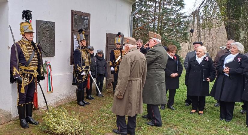 A szabadság a hősök véréből ered