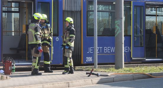 Felgyújtottak egy villamoson utazó nőt a németországi Gera városában