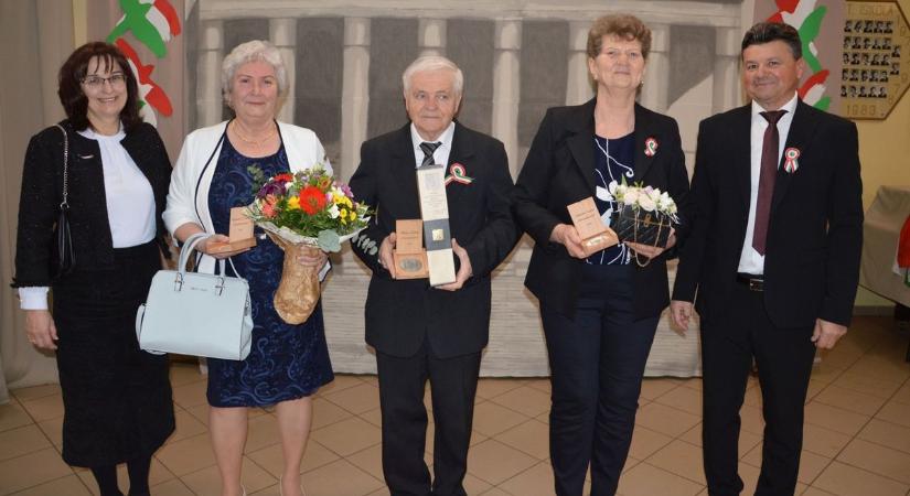 Hétköznapi hősöket díjaztak Hernádnémetiben