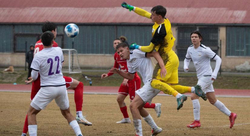 Számos helyzet, egy gól – kikapott Veszprémben az Újpest (képekkel)