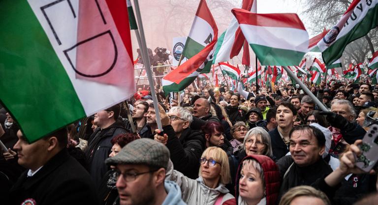 Nyugati Fény: Magyar Péter nem népszavazást indít