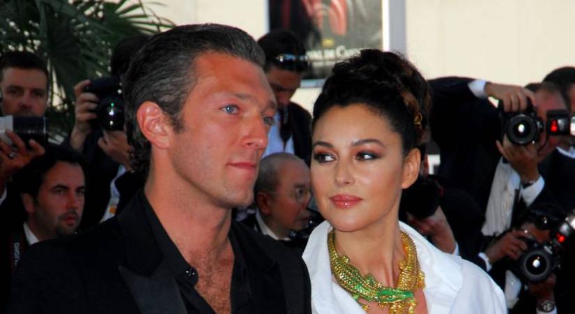 Monica Bellucci és Vincent Cassel 15 éves lánya bikiniben napozott: a színész 30 évvel fiatalabb párja is velük volt