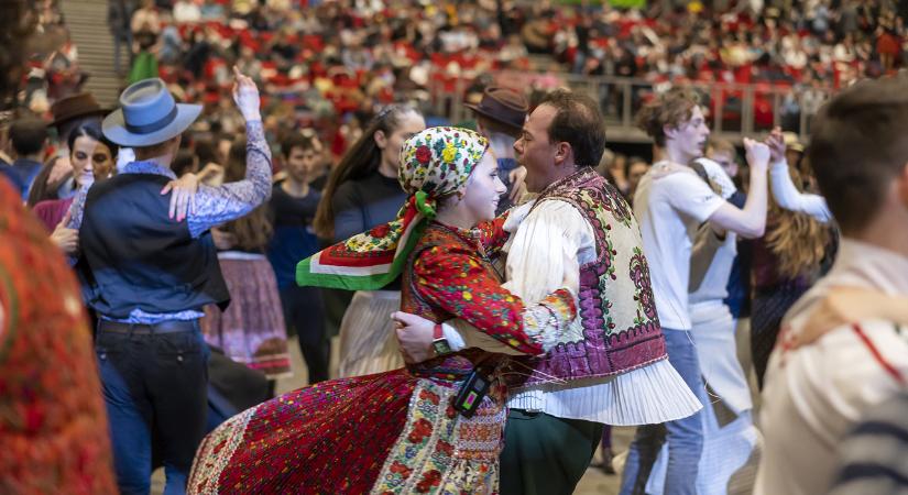 Aprók bálja és Minden Magyarok Tánca is lesz a 44. Országos Táncháztalálkozó és Kirakodóvásáron