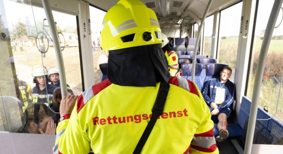 Gyúlékony folyadékot öntöttek rá, majd felgyújtottak egy nőt Németországban