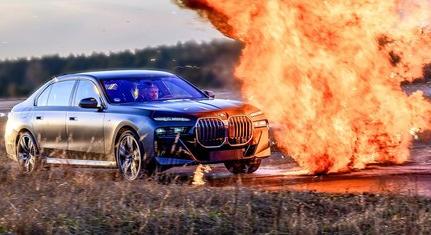 A miniszterelnök egy 250 milliós BMW-vel jár