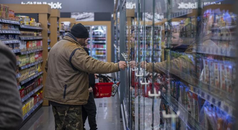 Hatályba lépett az árrésstop, a fogyasztóvédelem azonnali ellenőrzésekbe kezd