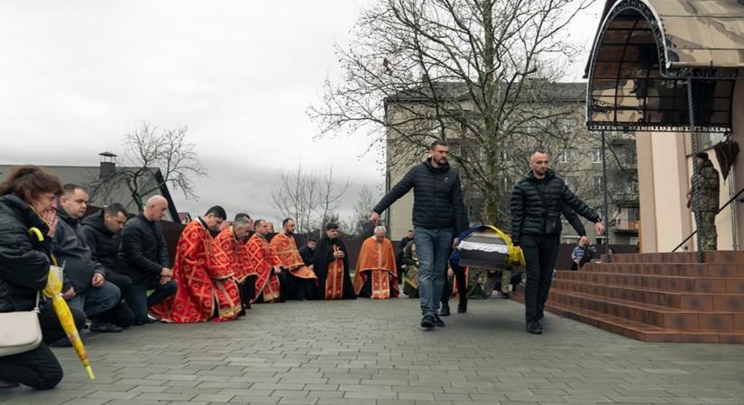 Munkácson végső búcsút vettek Jevhen Karpinec őrnagytól