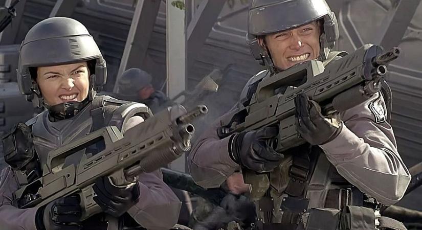 Újabb Starship Troopers film jön, a District 9 rendezőjére fogják bízni