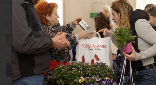 A Baptista Szeretetszolgálat ismét a Rossmann támogatásával szerzett örömet a rászoruló hölgyeknek