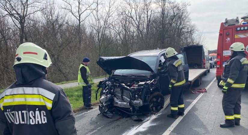 Súlyos baleset történt a 71-es főúton