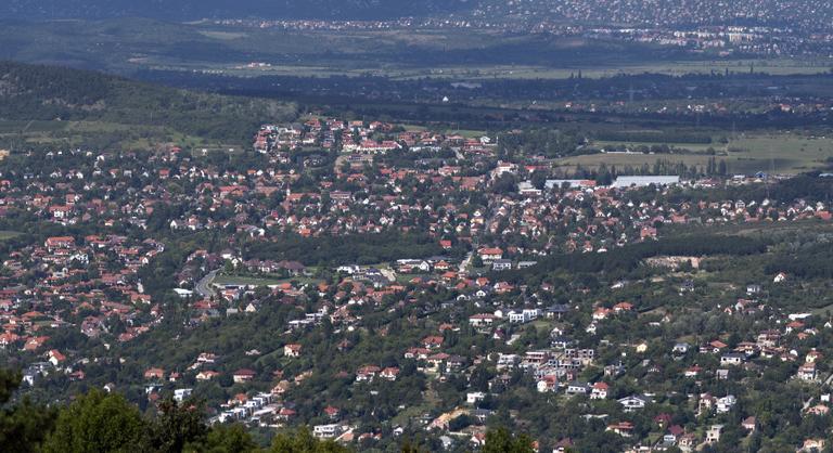 Aláírást gyűjtenek Csúcshegyen, hogy leválhassanak Budapestről