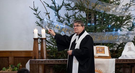 Fabiny püspök Orbán poloskás beszédéről: Egy keresztény politikust éppen a hite kell hogy megvédjen attól, hogy ilyen súlyos kifejezésekkel éljen