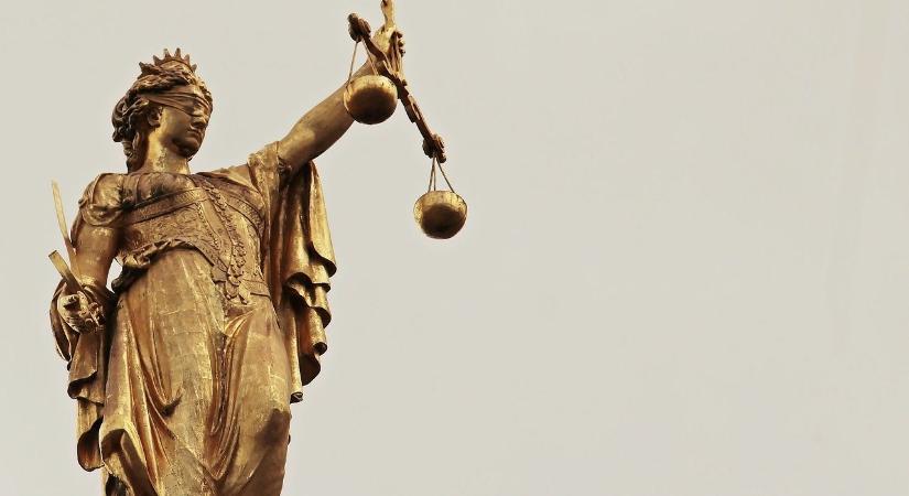 Karinthys szülő tett feljelentést a Külső-Pesti Tankerülti Központ igazgatója ellen