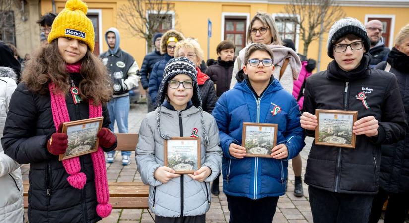 Diákokat díjaztak Tatán fotók, videó