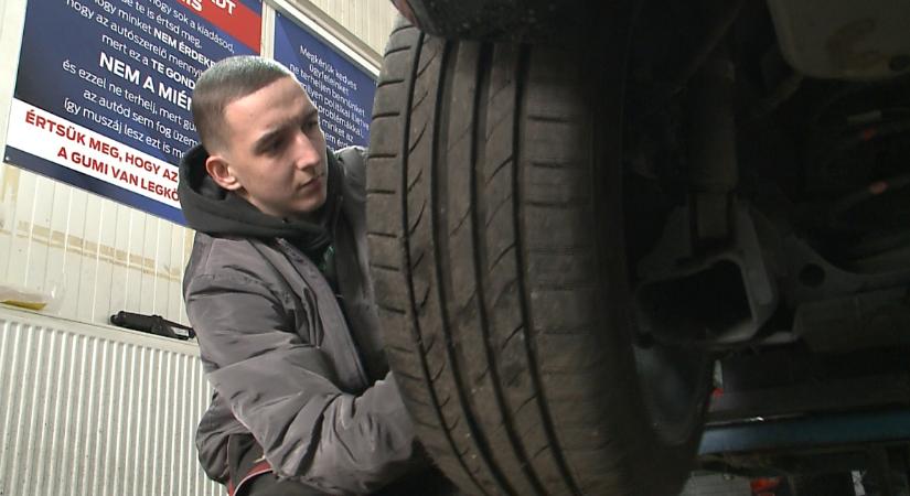 Lassan, de beindul a gumicsere-szezon, ami drágulást is hoz magával – videóval